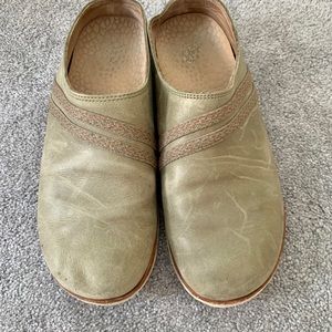 Women’s Chaco Harper Clogs